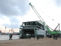 Dari Pelabuhan Belawan, Bantuan Logistik TNI AD Menuju Wilayah Terdampak