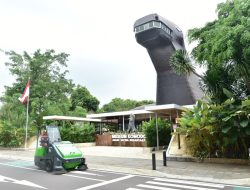 Yuk Kenalan dengan Rino, Mesin Sweeper Andalan KAI Services untuk Membersihkan Area TMII