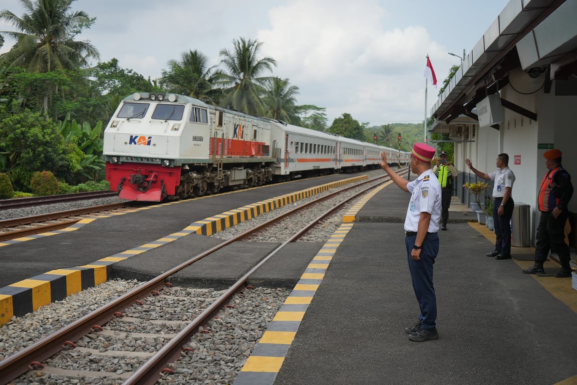 Ketepatan Waktu KA Berangkat Capai 99,57 Persen, KAI Daop 2 Bandung Operasikan 3.258 Perjalanan Selama Angkutan Nataru 2025/2026