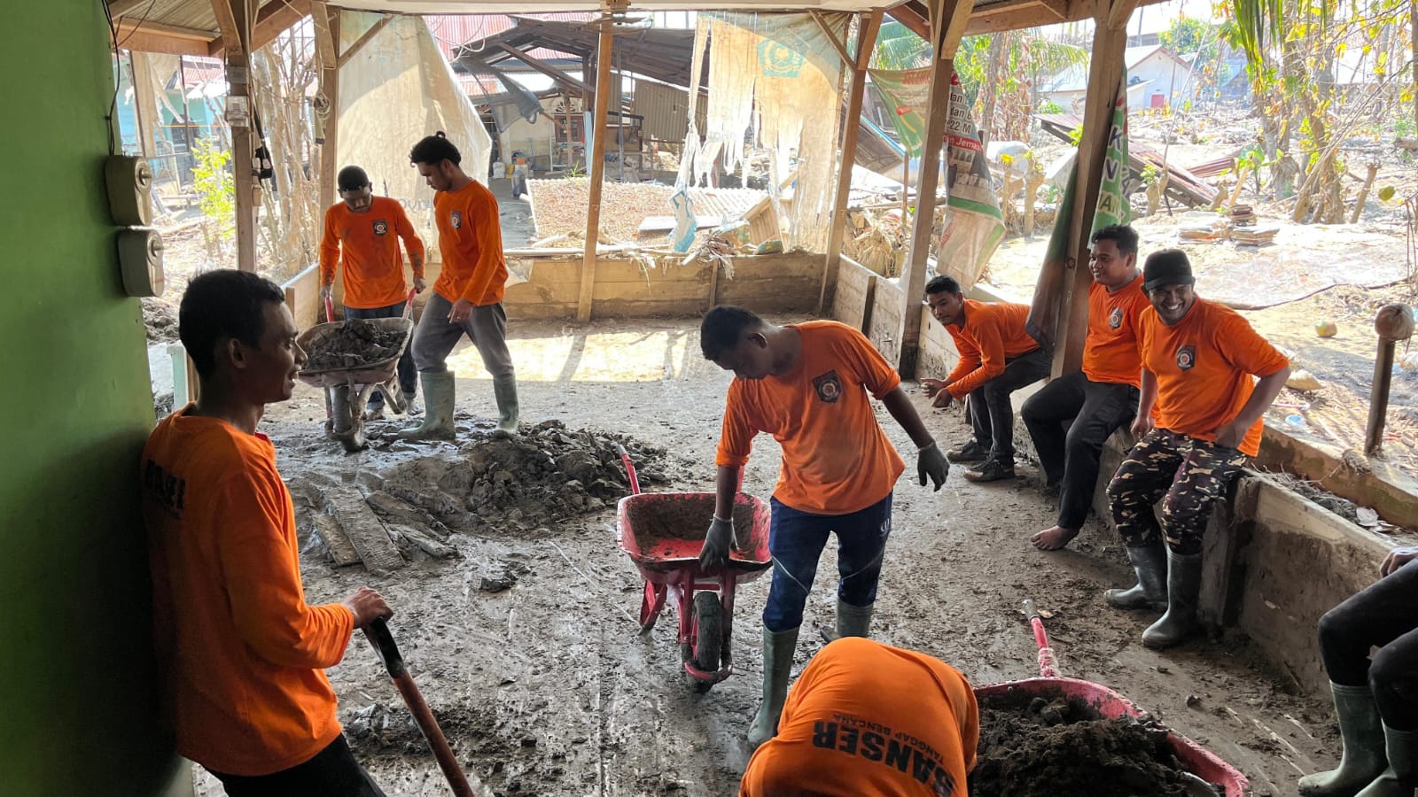 70 Hari Pascabanjir Relawan Bagana GP Ansor Hadir Pulihkan Dayah Babul Haq Al-Aziziyah