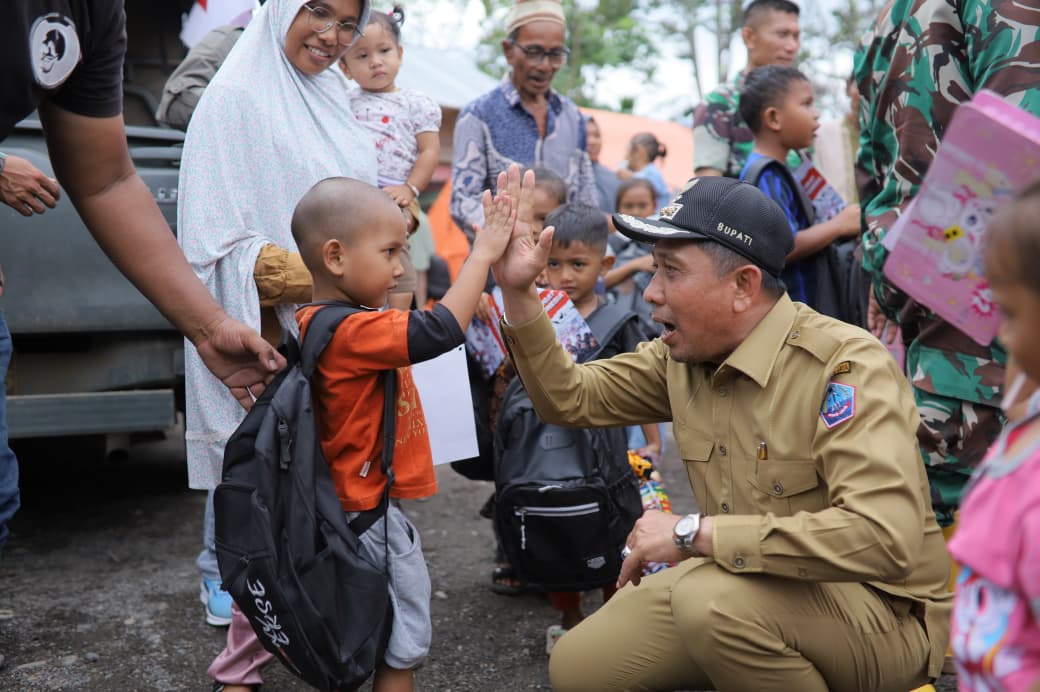 Tetap Bersama Rakyat di Tengah Bencana Nyak Syi Menjadi Simbol Keteguhan Pidie Jaya
