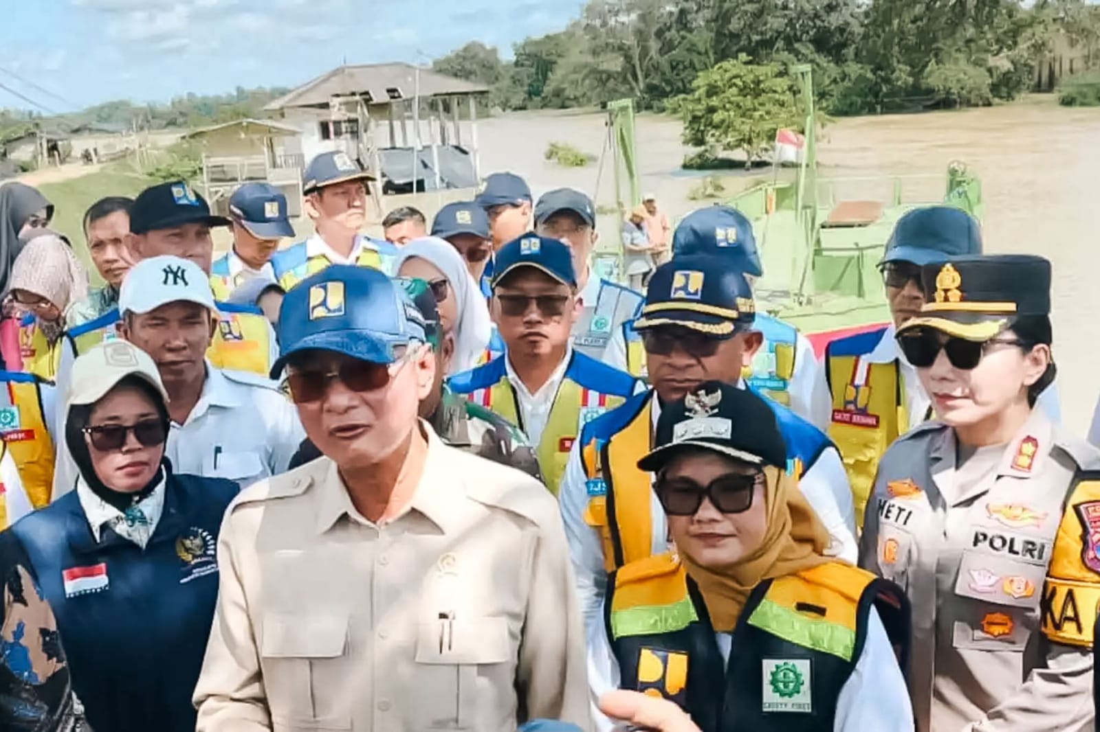 Menteri PU Dody Hanggodo Tinjau Desa Kali Pasir Lampung Timur, Sampaikan Atensi Presiden Prabowo Terkait Jembatan Kali Pasir