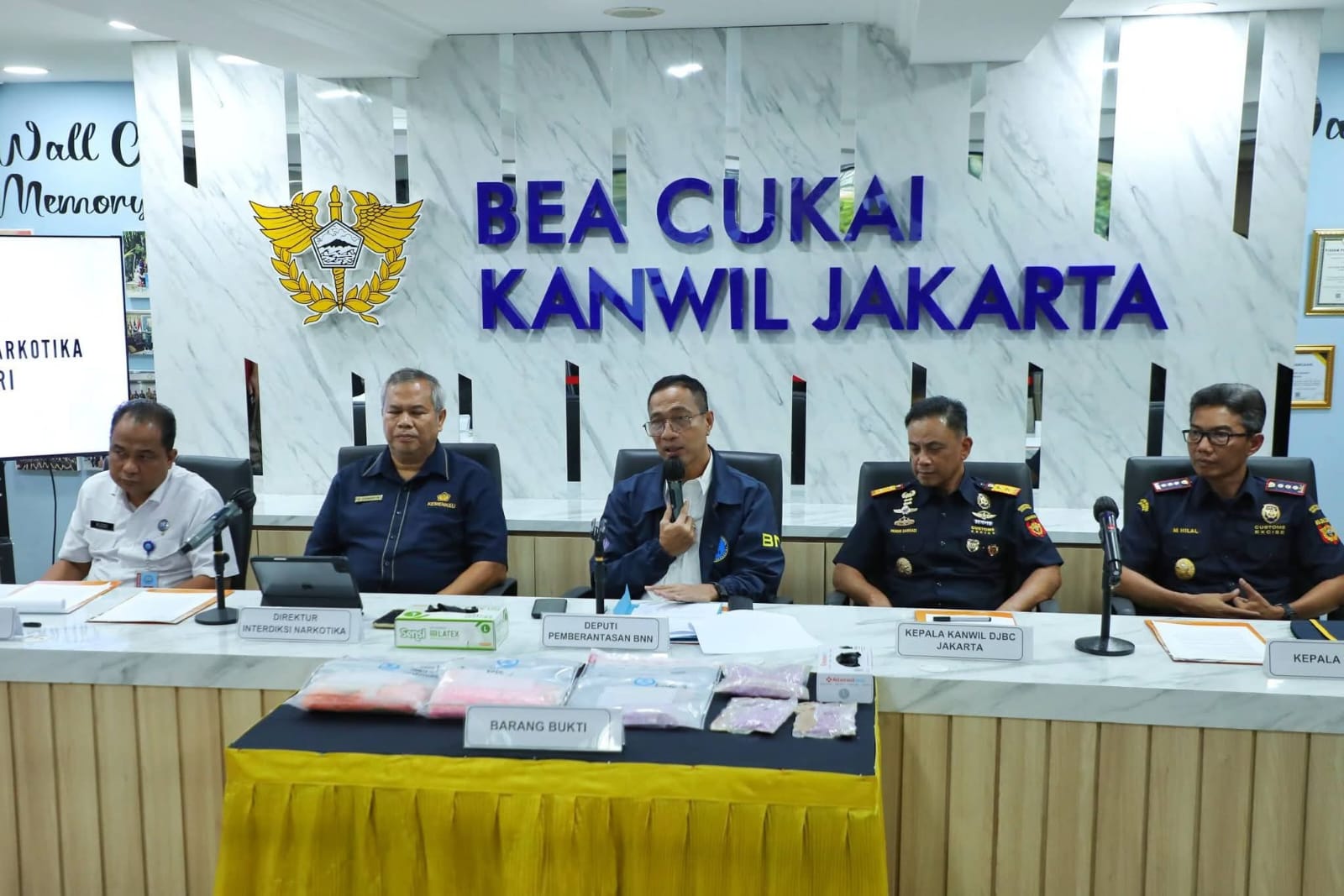 BNN BERSAMA BEA DAN CUKAI BERHASIL UNGKAP KASUS PENGIRIMAN 1.907,2 GRAM EKSTASI