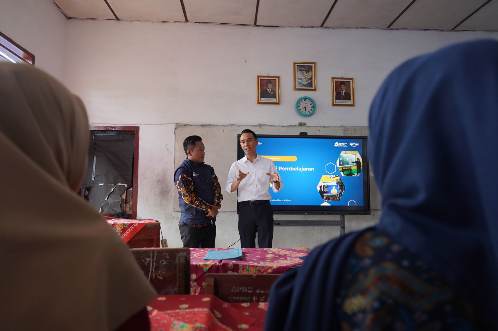 951 Sekolah OKI Beralih ke Digital, Smart Board dan Internet Satelit Jangkau Pelosok