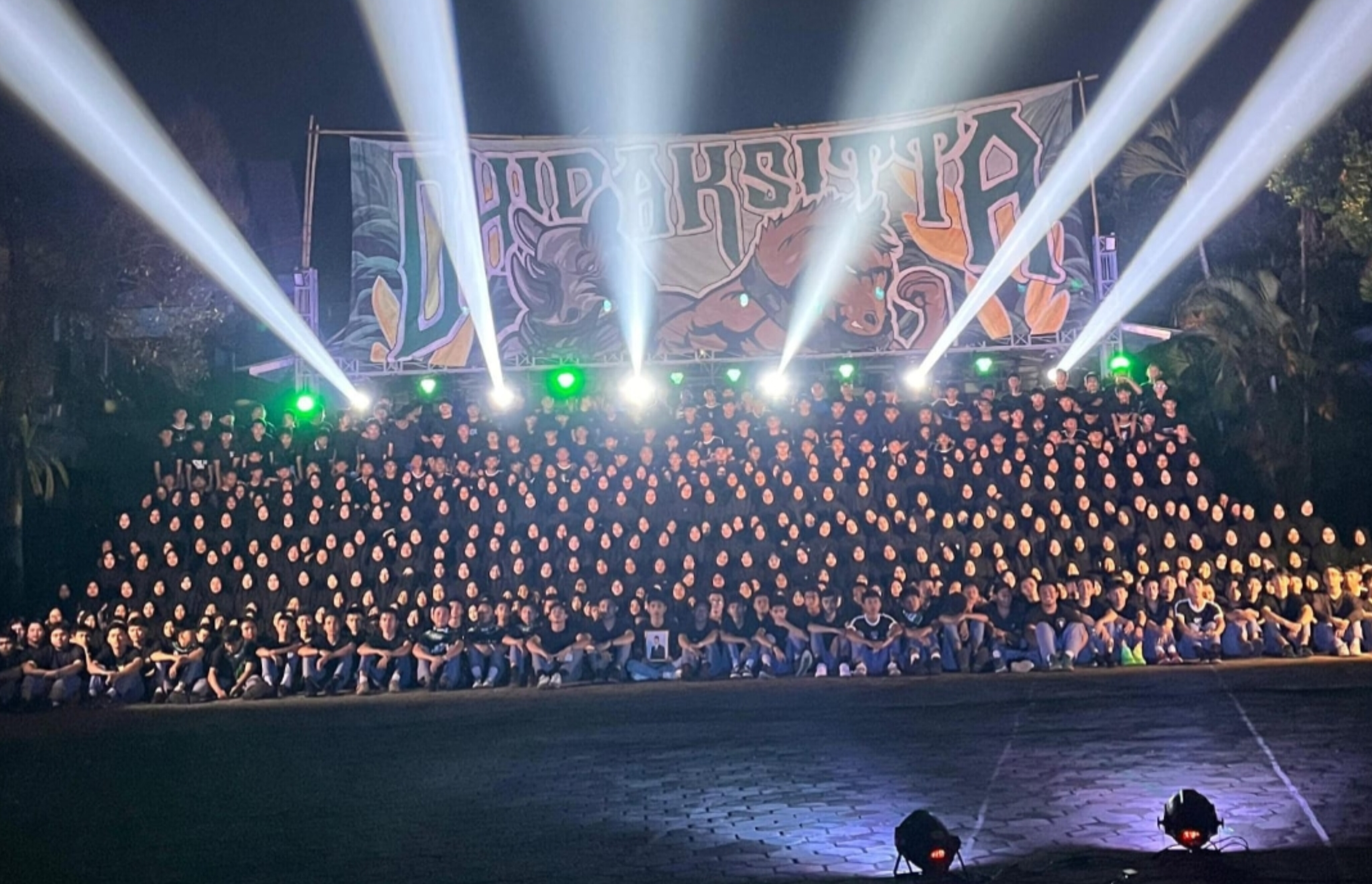 Cahaya Angkatan ke-33 MAN 1 Bogor Bersinar di Senja, Harmoni Kekompakan dan Doa untuk Guru Tercinta