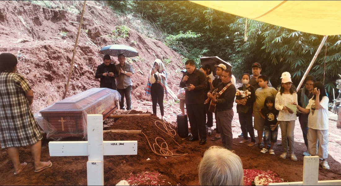 Petugas UPTD TPU Tapos Tetap Melayani Tanpa Henti dari Takbiran