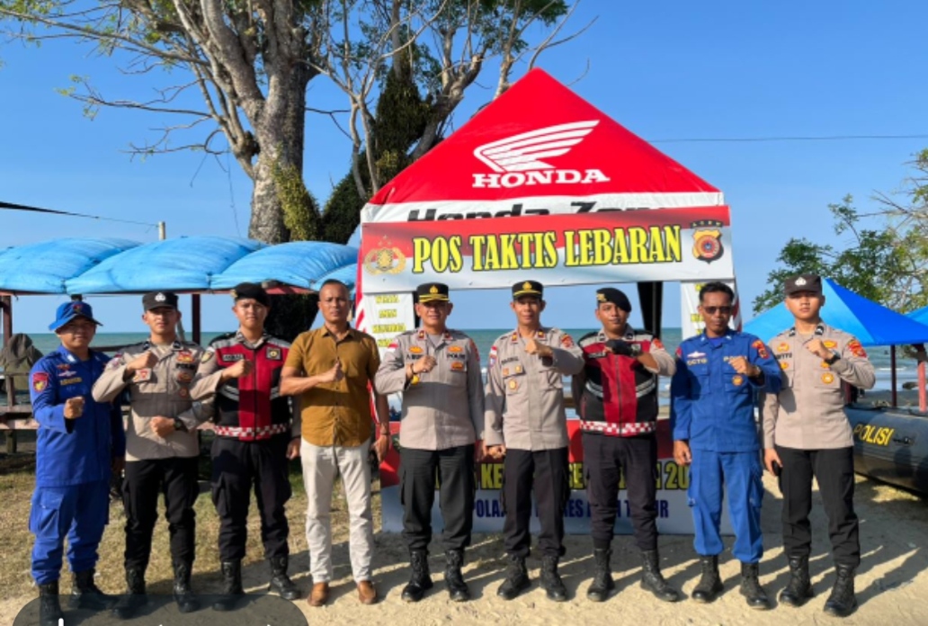 Wakapolres Aceh Timur Pantau Wisata Pantai Pelangi Saat Libur Lebaran