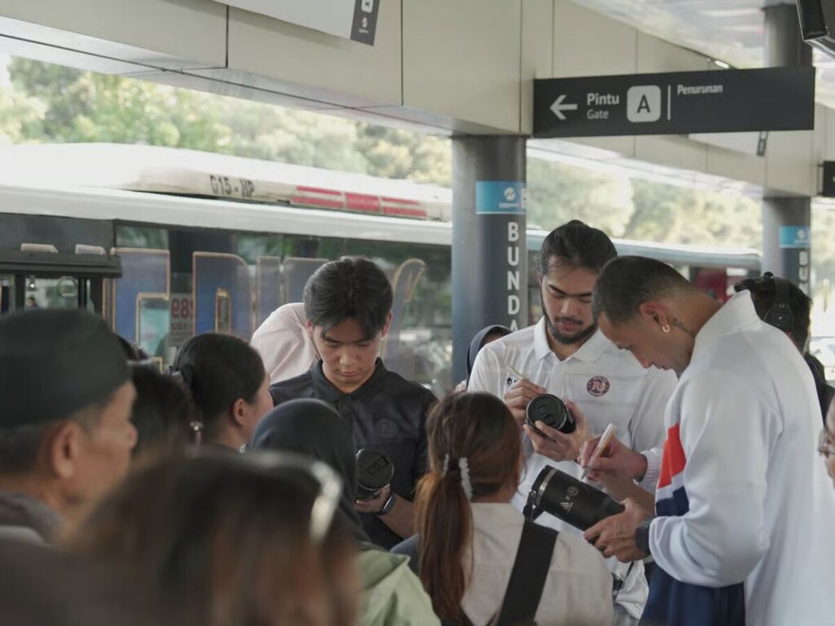 Kampanyekan Gaya Hidup Sehat, PAM JAYA Gandeng Pelita Jaya Bagi-Bagi Tumbler