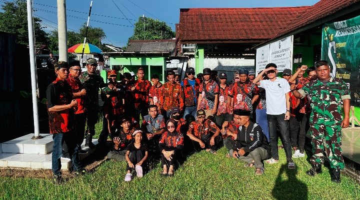 Pemuda Pancasila PAC Muncang. Bersama angota koramil muncang Bagikan Takjil. Sambut Ramadhan 1447 H