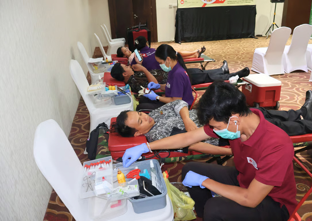 Donor Darah Bali: Rayakan HUT ke-13, Swiss-Belhotel Rainforest Kuta Targetkan 30 Kantong Darah untuk Selamatkan Nyawa