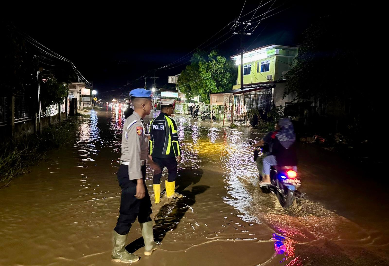 Polres Pidie Jaya Gerak Cepat Amankan Wilayah Terdampak Banjir di Meureudu