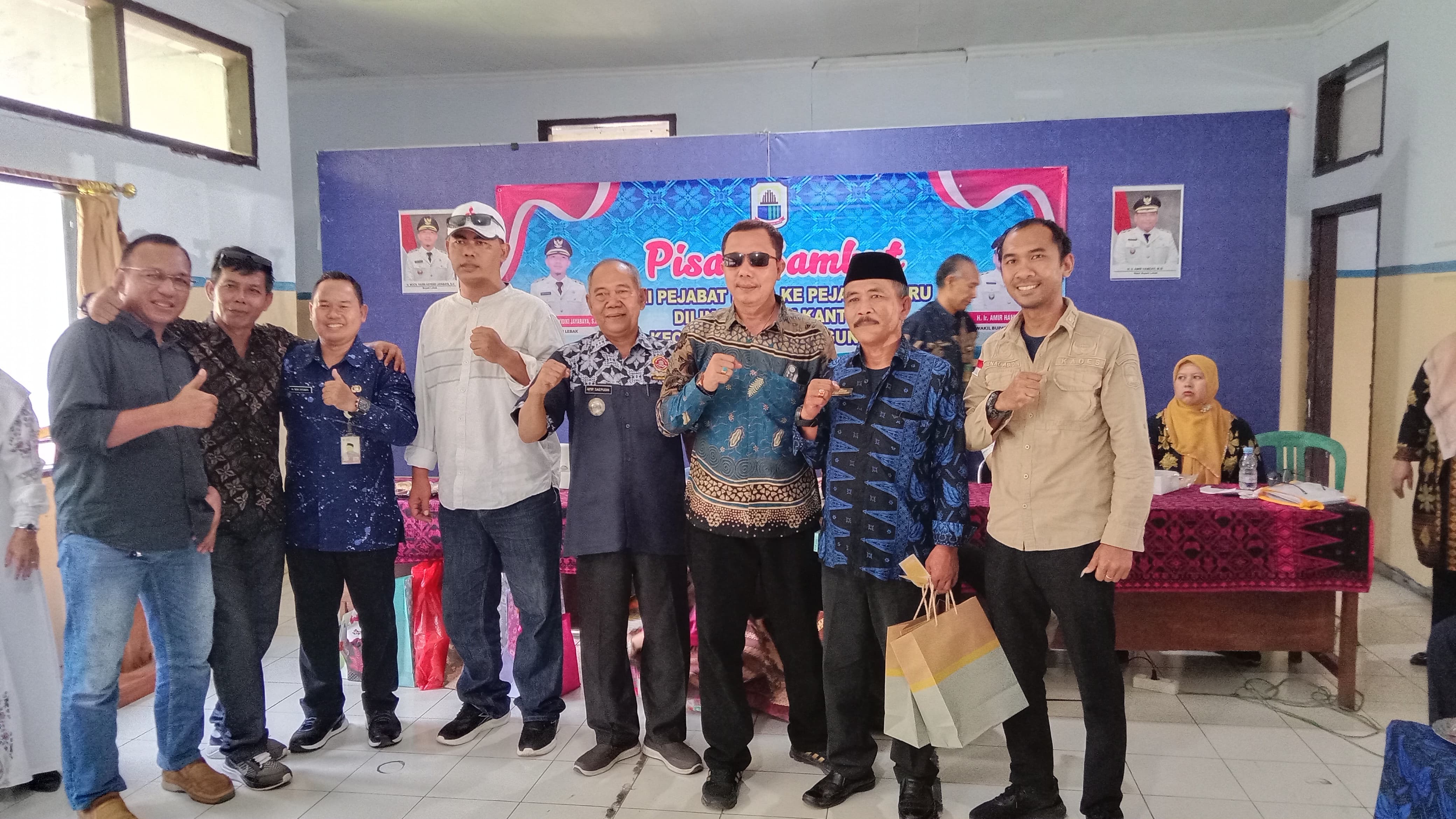 Pisah Sambut Dari Pejabat Lama Kepada Pejabat Baru, di Lingkungan Kantor Kecamatan Warunggunung