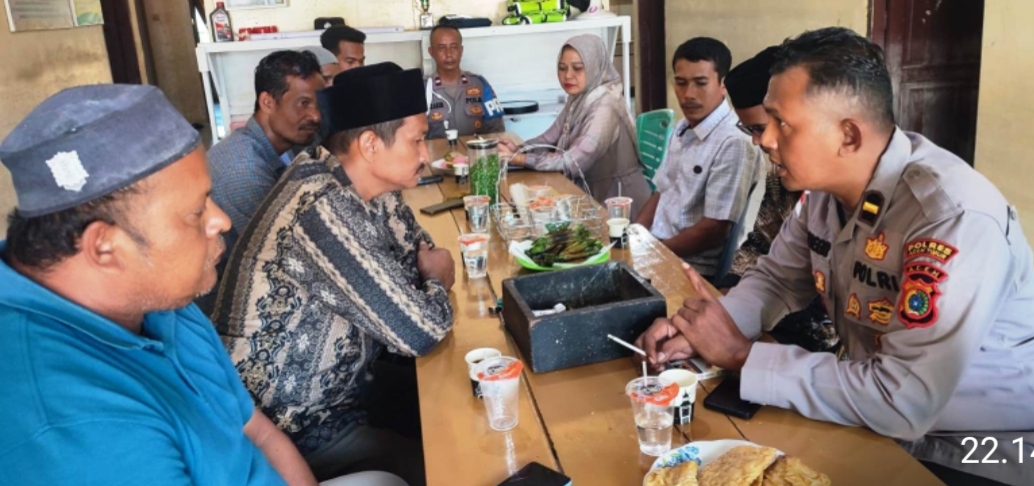 Silaturahmi Kapolsek Peureulak Barat dengan Keuchik, Perkuat Sinergi Jaga Kamtibmas