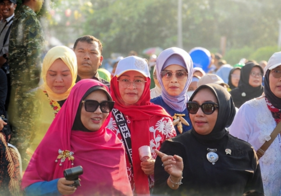 Wakil Ketua DPRD Depok, Hj. Yuni Indriany Ikuti Fun Walk HUT ke-27 Bareng Cing Ikah