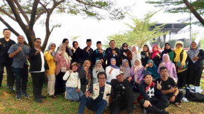 Sesi foto bersama dalam kegiatan persiapan panggung puncak HUT ke-27 kota Depok, melibatkan stakeholder se-Bojongsari, Kamis, (30/4). (dok. Star7Tv/foto, Roni)