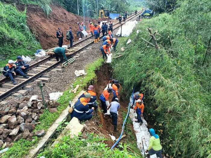 Perbaikan Gogosan Dikebut, KAI Daop 2 Bandung Targetkan Esok Hari Operasional KA Siliwangi Kembali Normal