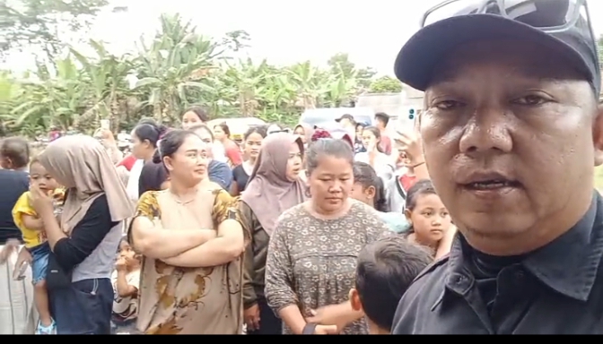 Ibu-ibu Demo Dapur MBG AL FURQON Pasir Garu Desa Kadu Agung Barat, Kecamatan Cibadak Kualitas Menu MBG Balita Tidak Layak Konsumsi