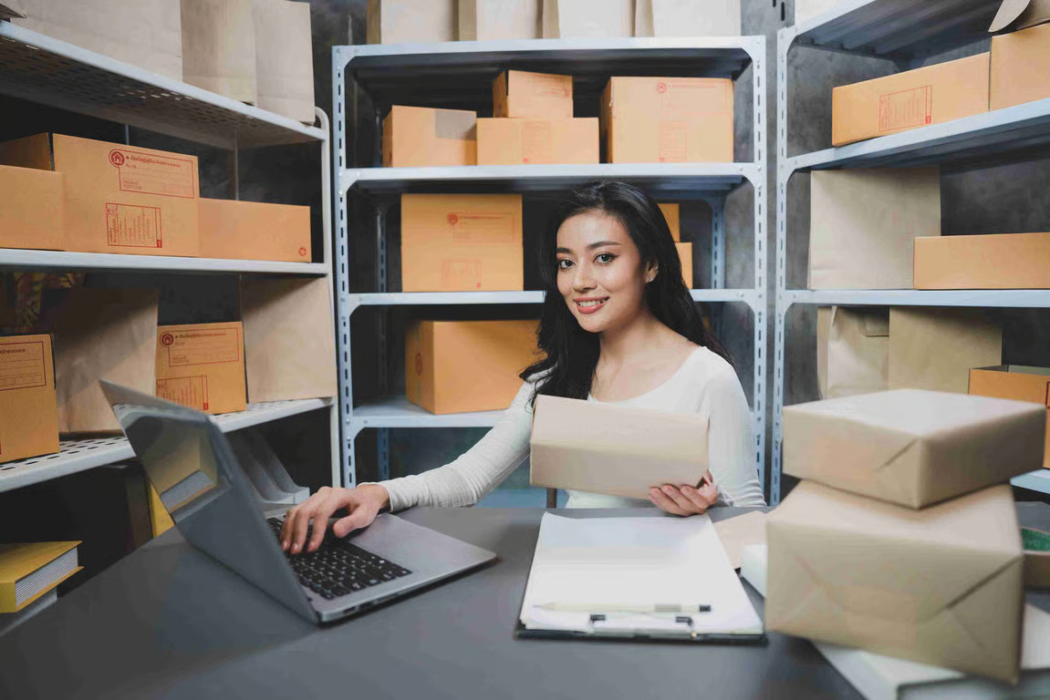 UMKM Go Global: Strategi Kirim Paket Ke Luar Negeri dengan Aman dan Terjangkau